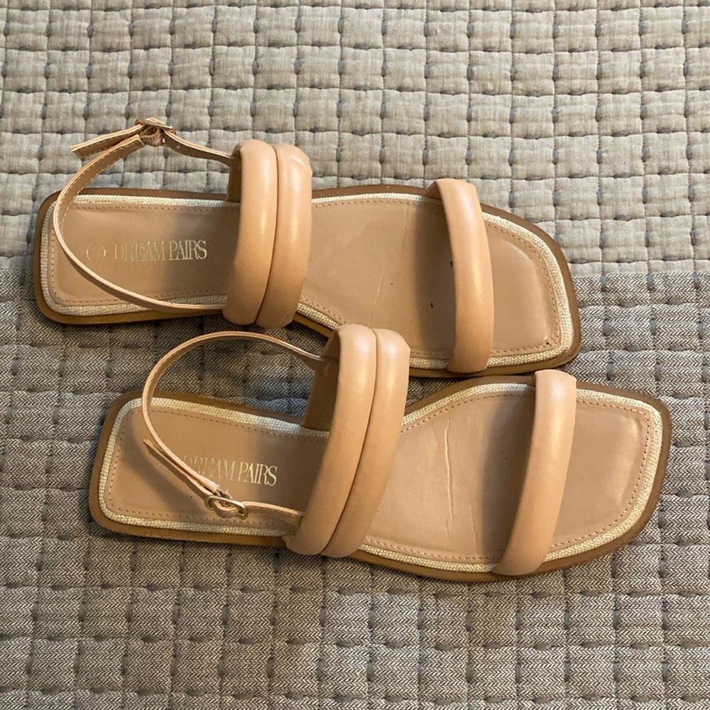 DREAM PAIRS flat sandals size 8.5 color nude